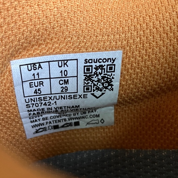 Saucony 3D Grid Hurricane
Endless Knot - Picture 13 of 17